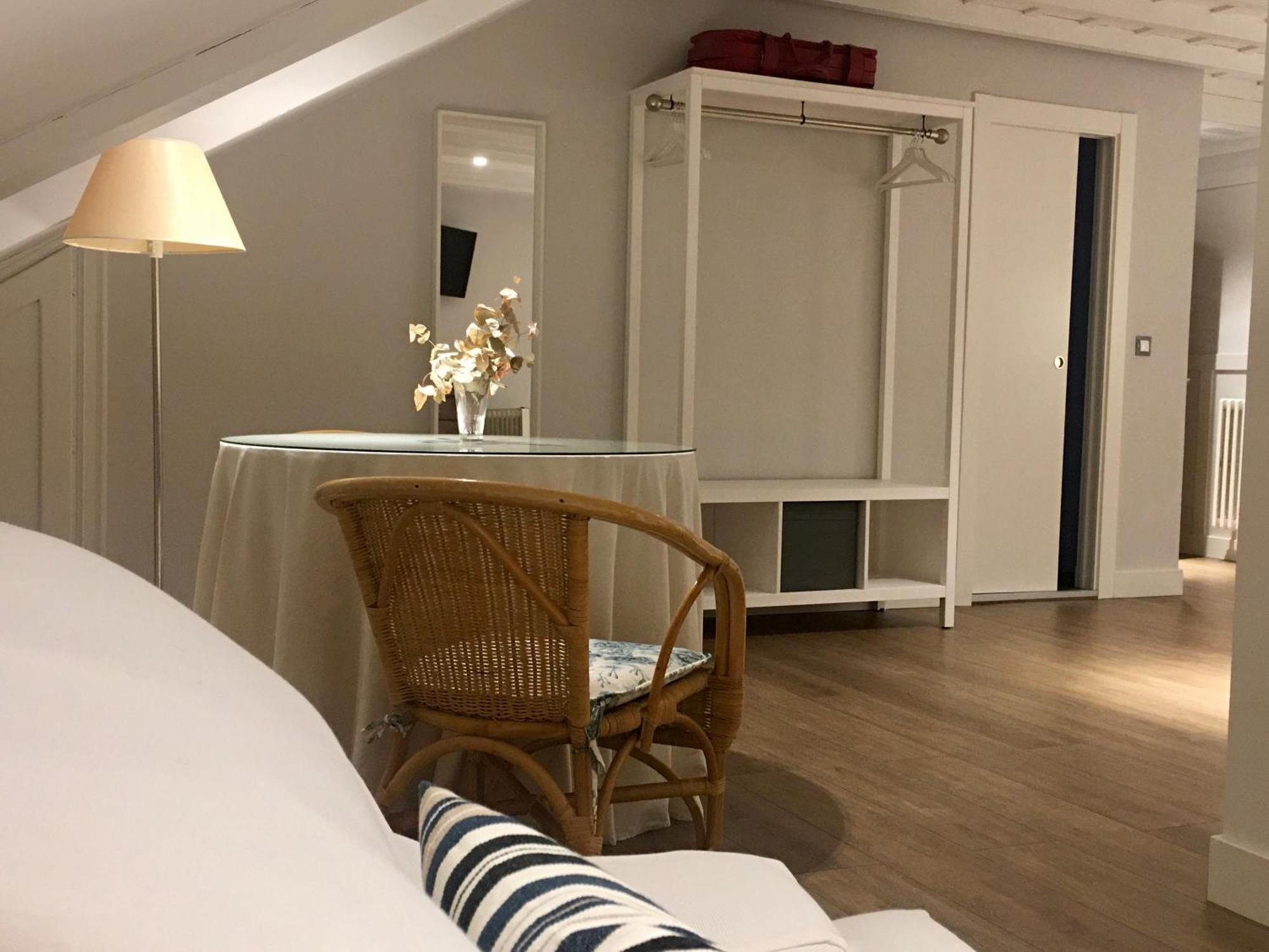 Hotel Valdecoro Потес Екстериор снимка
